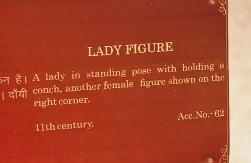 Sun rays on the neck of the lady figure statue